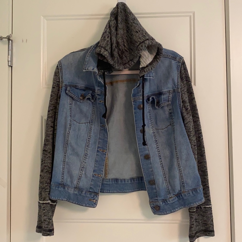 Jean jacket with cotton sleeves and hood